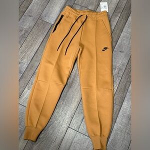 NEW! Women’s Nike Sportswear TECH Fleece Joggers